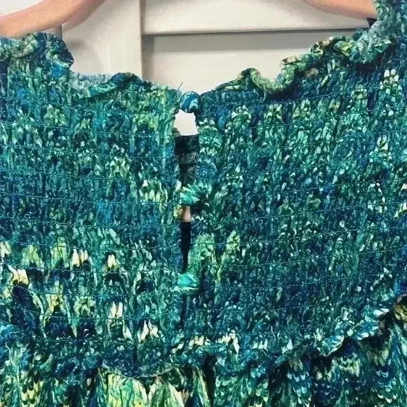 Rose+Olive Flutter Sleeve Smocked Neckline Top Size Large NWOT - Picture 8 of 9